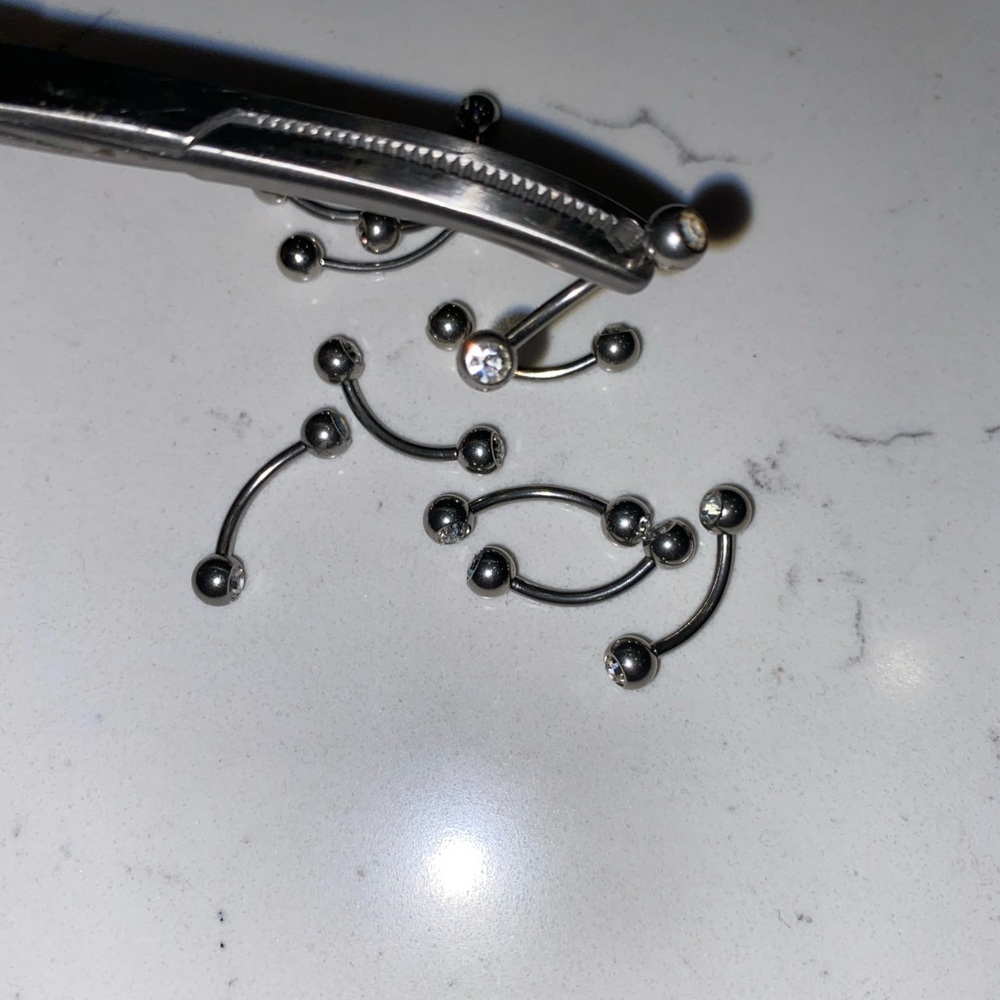 Clear gem curved barbell